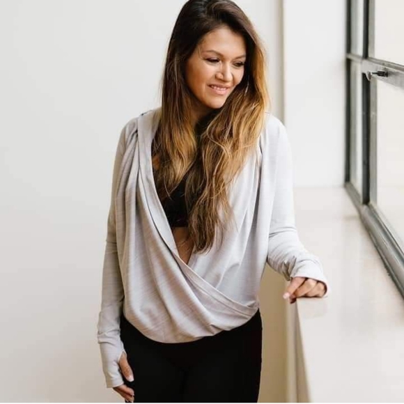 Zyia Cream Yoga Shawl Medium - Picture 3 of 6